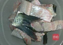 半煎煮豆豉鱼的做法图解1