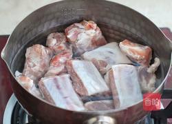 排骨烧年糕的做法图解2