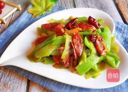 青笋炒腊肠的做法图解1