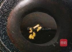 火腿蒜薹炒肉的做法图解2