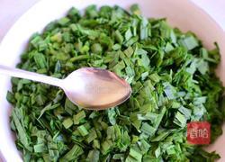 韭菜鸡蛋馅包子的做法图解4