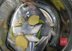 豆瓣酱烧平鱼的做法图解1