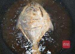 豆瓣酱烧平鱼的做法图解2