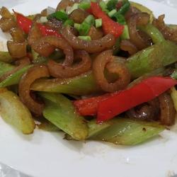 西芹炒猪皮的做法[图]