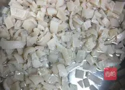 Illustration of how to make pork skin jelly 1