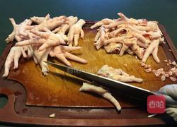 泡椒凤爪的做法图解1