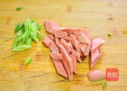 火腿肠炒鸡蛋的做法图解3
