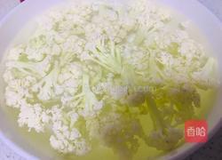 西红柿炒菜花的做法图解1