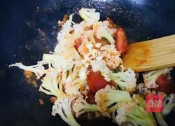 Illustration of how to stir-fry cauliflower with tomatoes 14