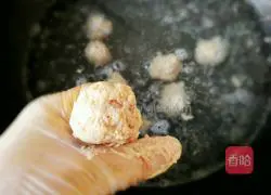 Illustration of how to make meatballs in sour soup 5