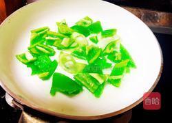 尖椒炒肥肠的做法图解3