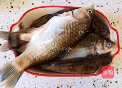 酱焖鲫鱼豆腐的做法图解2