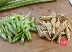 西芹拌腐竹的做法图解1