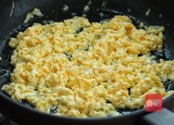 韭菜鸡蛋素包子的做法图解1