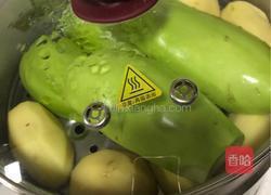 东北土豆拌茄子的做法图解2