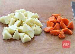 红烧鸡翅炖土豆的做法图解2