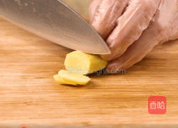 羊肚菌鸽子新西兰花胶汤的做法图解3