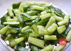 Illustration of how to make pickled cucumbers 4