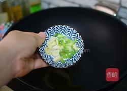 香菇炒小白菜的做法图解3