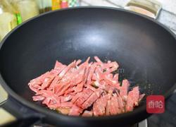 蒜苗炒培根的做法图解3