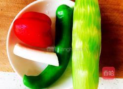 双椒炒笋片的做法图解1