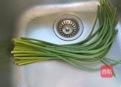 北京的 五花肉辣炒蒜苔的做法图解1