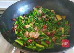 北京的 五花肉辣炒蒜苔的做法图解7