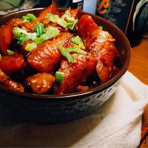 川式-胡萝卜红烧肥肠