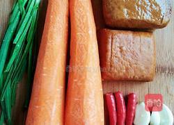 胡萝卜炒香干的做法图解1