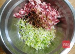 羊肉萝卜干小笼包的做法图解6