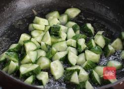 黄瓜炒虾仁的做法图解5