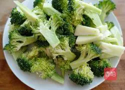 Illustration of how to cook broccoli in sauce 2