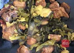 Illustration of how to make pickled cabbage pork ribs 10