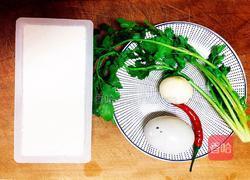 皮蛋拌豆腐的做法图解1