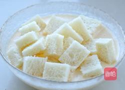 焗烤蓝莓吐司布丁的做法图解3