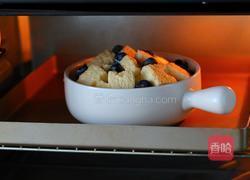 焗烤蓝莓吐司布丁的做法图解5