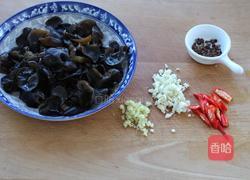 花菜炒木耳的做法图解2