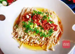 Illustration of how to make enoki mushrooms with chopped pepper 1