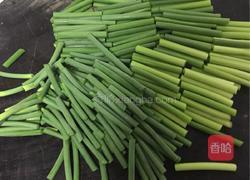 蒜苔土豆条的做法图解1