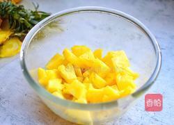 糖水菠萝的做法图解2