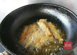 Illustration of how to make fried hairtail in flour 3