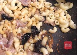 瘦肉炒通心粉的做法图解5