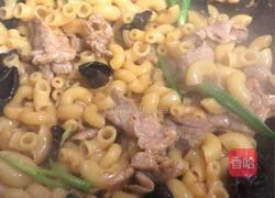 瘦肉炒通心粉的做法图解7