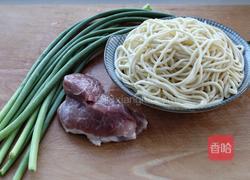 蒜苔肉丝炒面的做法图解1