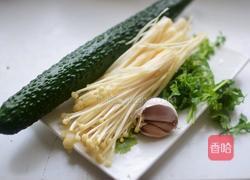 凉拌黄瓜金针菇的做法图解1