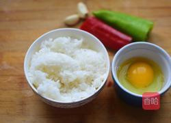 彩椒蛋炒饭的做法图解1