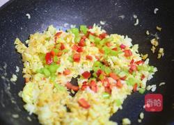 彩椒蛋炒饭的做法图解7