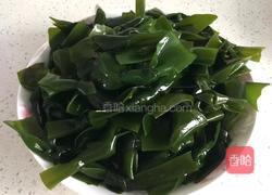 ＃东北＃五花肉炖海带扣的做法图解2