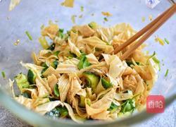凉拌黄瓜豆腐皮的做法图解5
