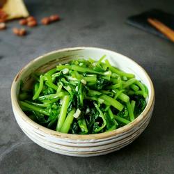 清炒蒜蓉茼蒿的做法[图]